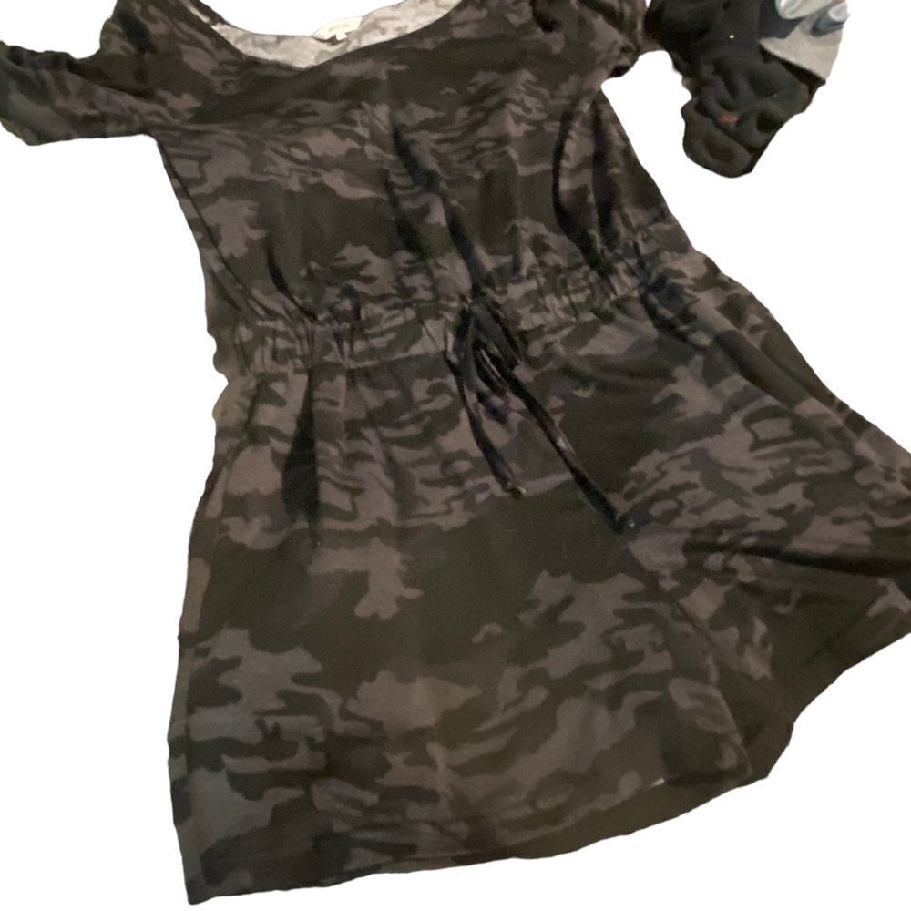 QAmaryllis size medium romper excellent condition see pics camp perfect cond